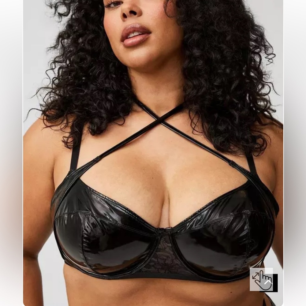 Torrid size 1 pleather underwire bra
